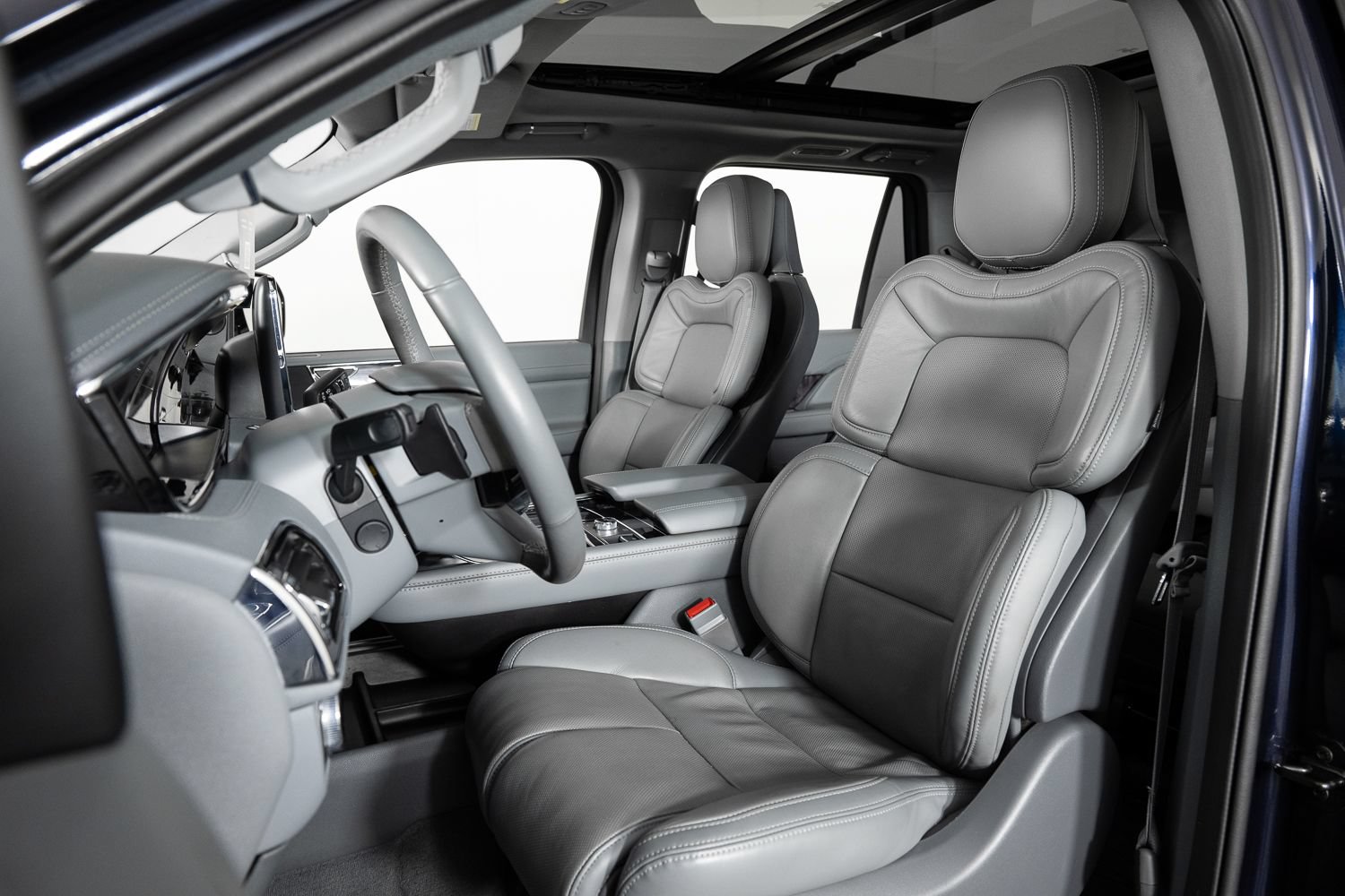 Used 2021 Lincoln Navigator Reserve w/ Cargo Convenience Package AWD/4WD image 15