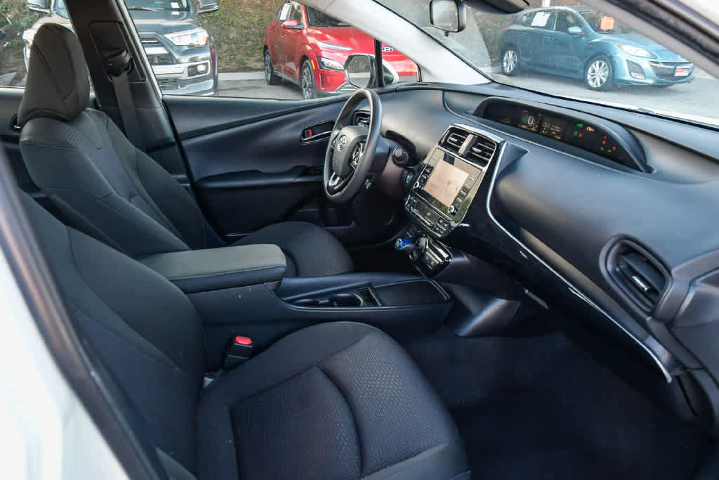 Used 2020 Toyota Prius LE FWD image 15