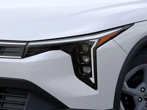 New 2025 Kia K4 LXS FWD image 10