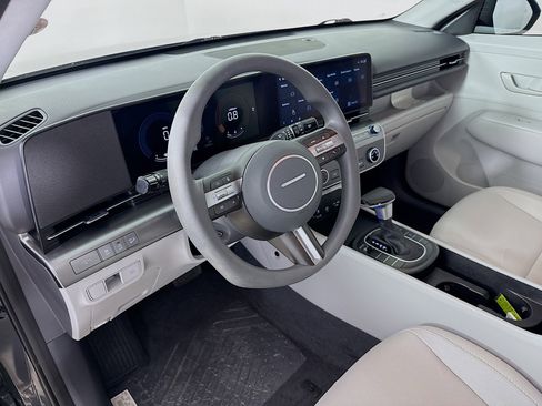 Used 2024 Hyundai Kona SE image 8