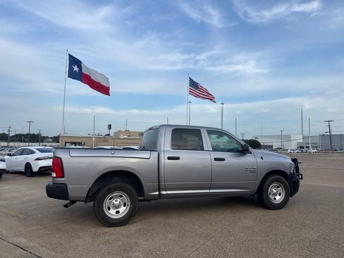 Used 2020 RAM 1500 4x4 Crew Cab Classic image 25