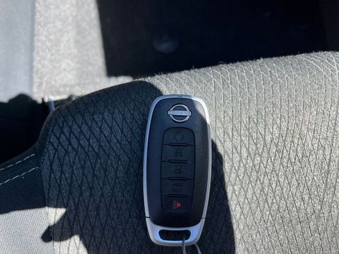 Used 2025 Nissan Rogue SV FWD image 27