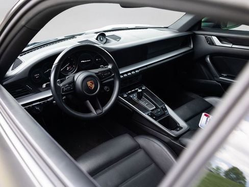 Used 2020 Porsche 911 Carrera w/ Premium Package RWD image 10