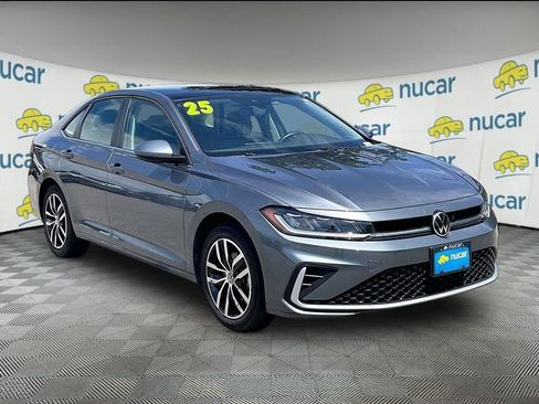 Used 2025 Volkswagen Jetta SE FWD image 1