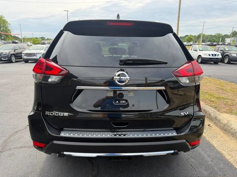 Used 2018 Nissan Rogue SV w/ Premium Package FWD image 6
