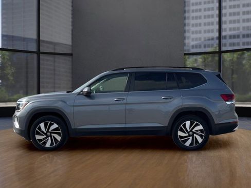 Used 2025 Volkswagen Atlas SE image 2