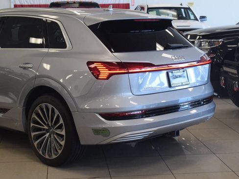 Used 2019 Audi e-tron Prestige w/ Prestige Package AWD/4WD image 22