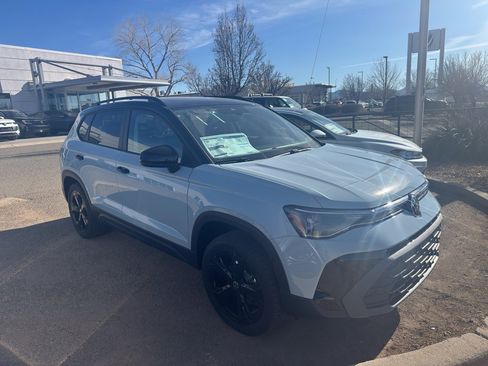 New 2026 Volkswagen Taos SE image 6