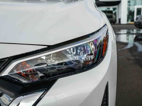 Used 2025 Nissan Sentra SV image 8