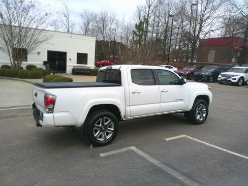 Used 2018 Toyota Tacoma Limited image 12