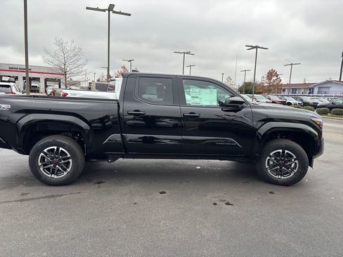New 2025 Toyota Tacoma TRD Sport image 6