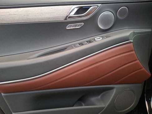 Certified 2025 Genesis GV80 3.5T Prestige AWD/4WD image 13