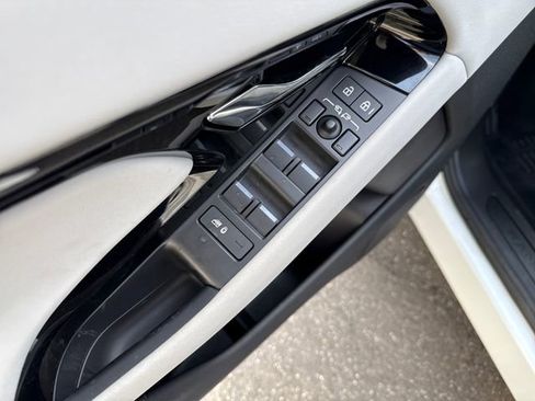 Used 2024 Land Rover Range Rover Evoque S AWD/4WD image 14