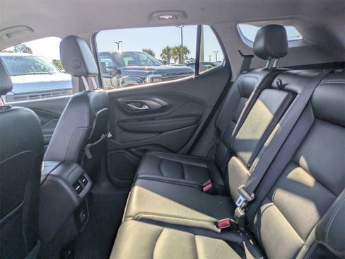 Used 2023 GMC Terrain SLT image 15