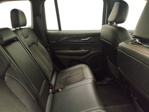 Used 2023 Jeep Grand Cherokee Altitude AWD/4WD image 19