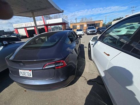 Used 2023 Tesla Model 3 Standard Range image 2