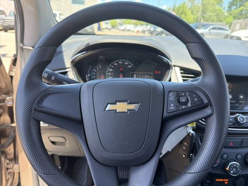 Used 2019 Chevrolet Trax LS FWD image 25