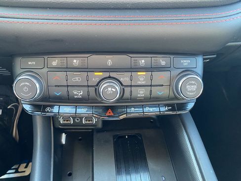 Used 2025 Dodge Durango GT image 19