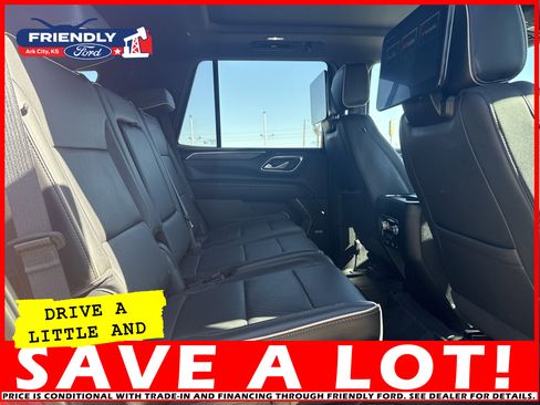 Used 2024 GMC Yukon SLT w/ SLT Premium Package image 17