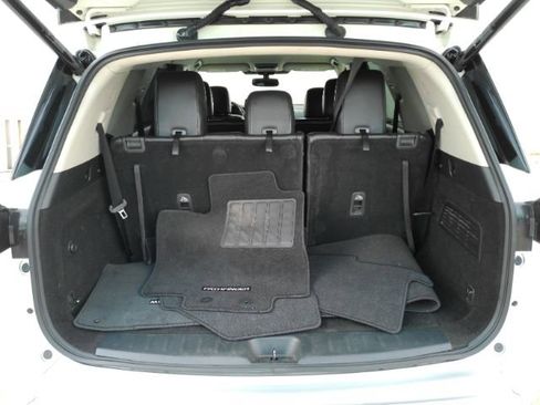 Used 2022 Nissan Pathfinder SL w/ SL Black Package image 28