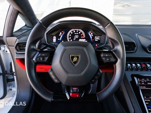 Used 2020 Lamborghini Huracan EVO image 24