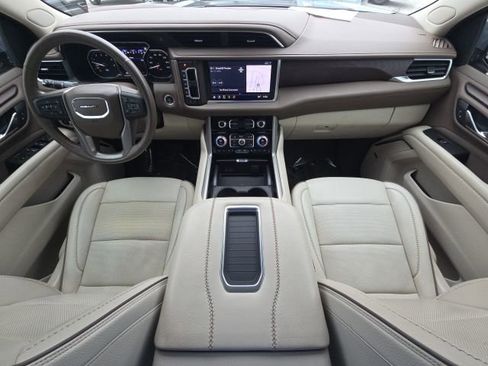 Used 2021 GMC Yukon XL Denali w/ Denali Premium Package image 33