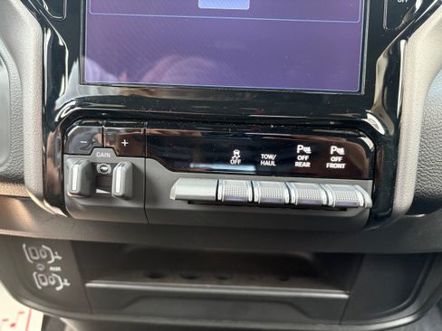 Certified 2026 RAM 2500 Big Horn AWD/4WD image 23