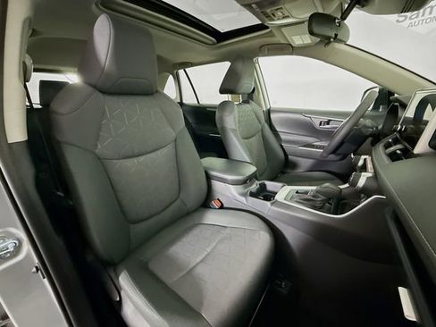 New 2025 Toyota RAV4 XLE image 28