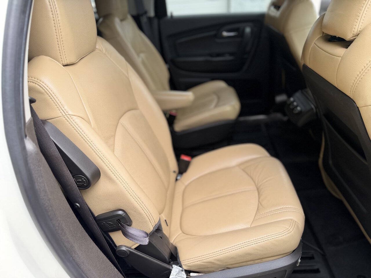 Used 2012 Chevrolet Traverse LT w/ All-Star Edition AWD/4WD image 14
