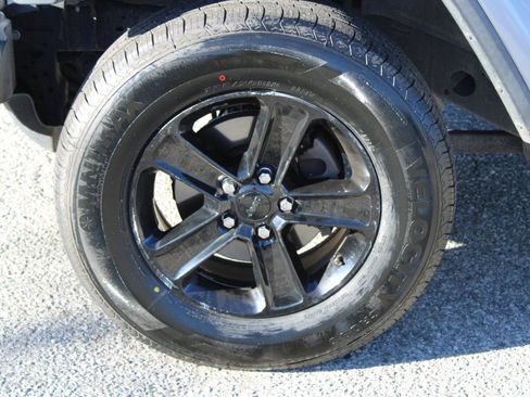 Used 2019 Jeep Wrangler Unlimited Sahara image 8