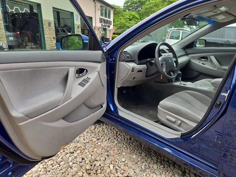 Used 2010 Toyota Camry FWD image 13