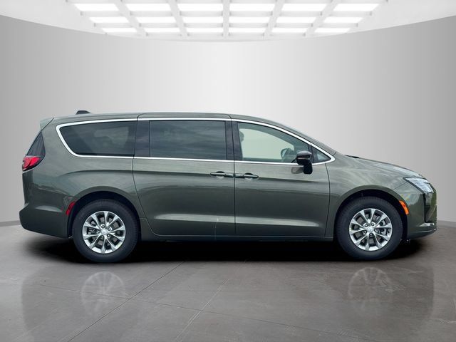 New 2027 Chrysler Pacifica Select AWD/4WD image 8