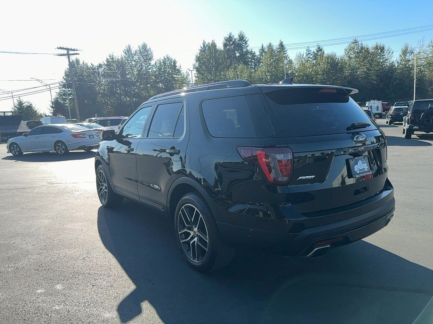 Used 2017 Ford Explorer Sport w/ Equipment Group 401A AWD/4WD image 9
