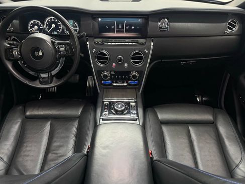 Used 2019 Rolls-Royce Cullinan image 2