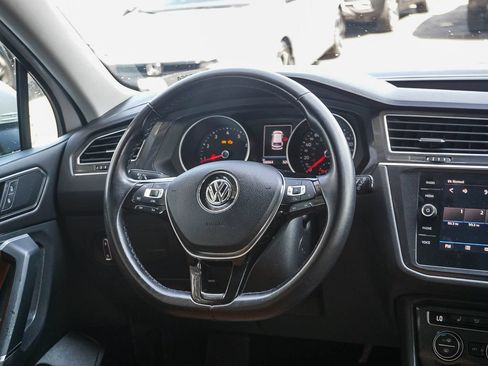 Used 2018 Volkswagen Tiguan SE w/ Panoramic Sunroof Package AWD/4WD image 17