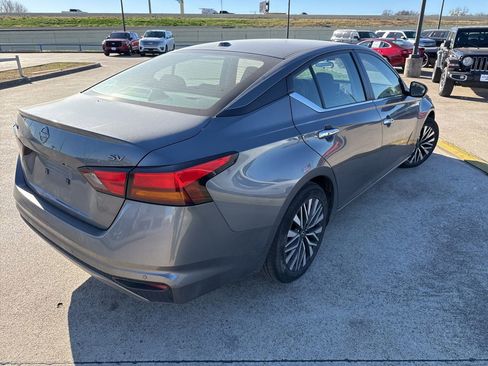 Used 2024 Nissan Altima 2.5 SV image 11