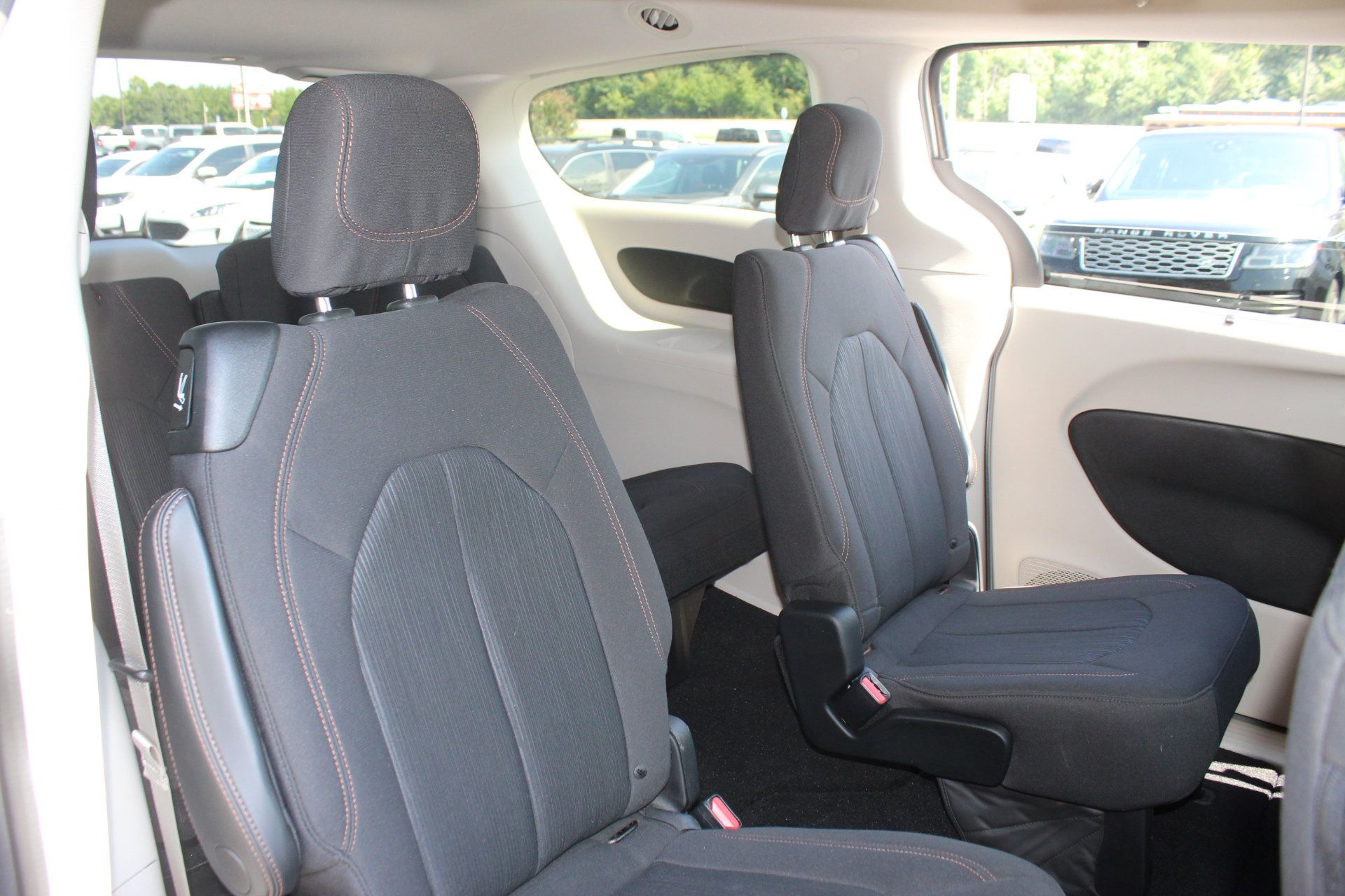Used 2019 Chrysler Pacifica Touring Plus w/ Tire & Wheel Group FWD image 28
