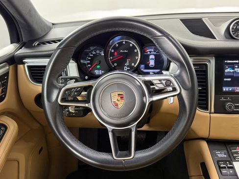 Used 2018 Porsche Macan Turbo image 19