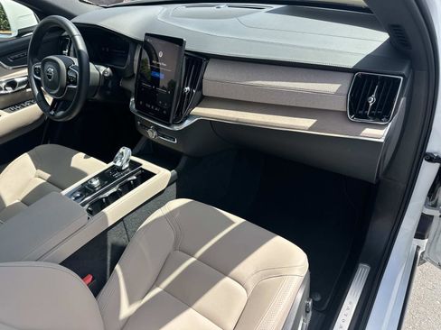 Certified 2026 Volvo XC90 B5 Core AWD/4WD image 27