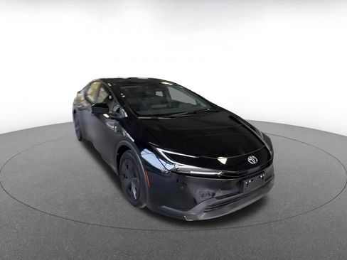 Used 2025 Toyota Prius LE image 5