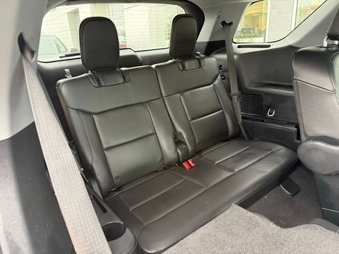 Used 2023 Ford Explorer XLT w/ Equipment Group 202A image 28