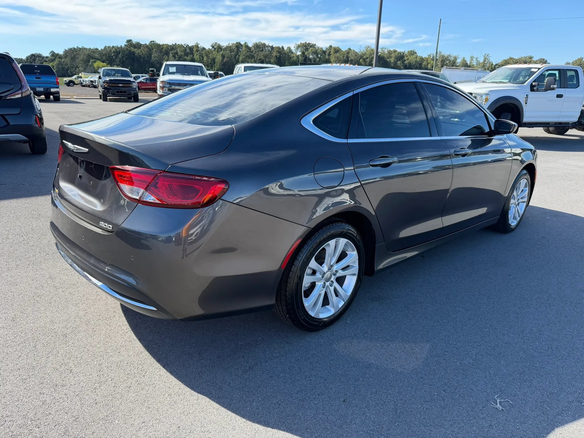 Used 2016 Chrysler 200 Limited w/ Travel & Safety Group FWD image 4