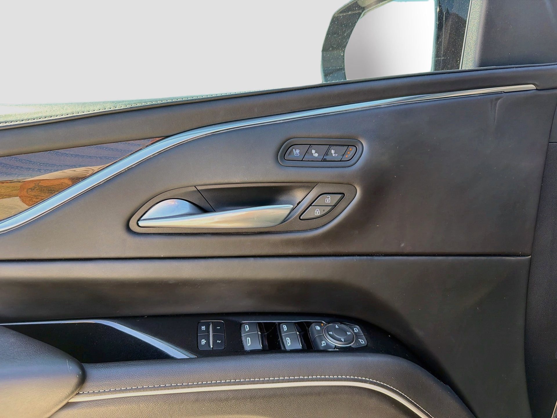 Used 2023 Cadillac Escalade Sport Platinum w/ Heavy-Duty Trailer Package AWD/4WD image 21