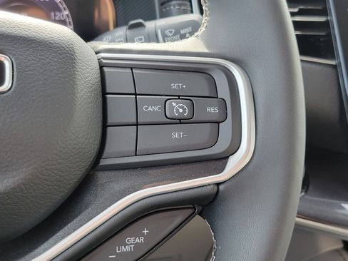 Used 2024 Jeep Wagoneer 4WD w/ Premium Group I image 14