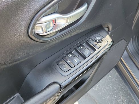 Used 2020 Jeep Cherokee Latitude Plus FWD image 22