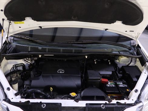 Used 2015 Toyota Sienna LE image 9