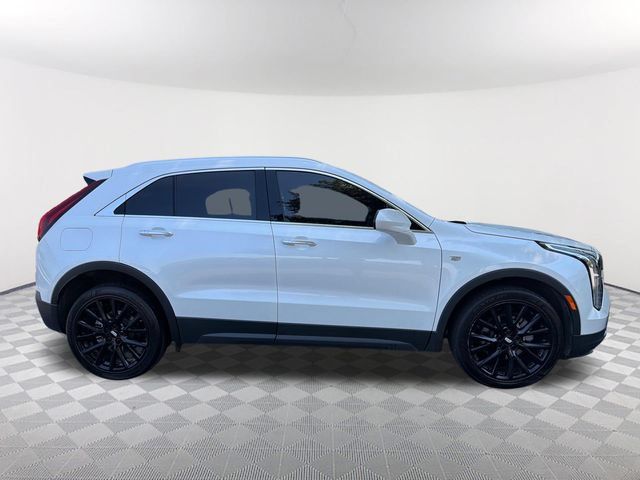 Used 2023 Cadillac XT4 Luxury w/ LPO, Onyx Lite Package FWD image 4