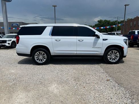Used 2021 GMC Yukon XL SLT w/ Rear Media and Nav Package AWD/4WD image 9