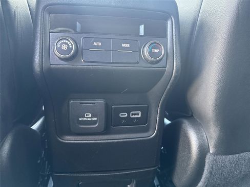 Used 2023 GMC Acadia SLT image 33