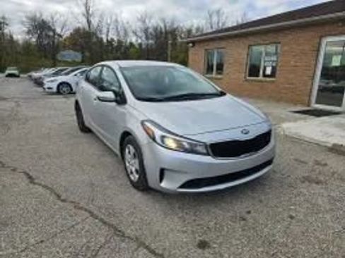 Used 2017 Kia Forte LX image 3
